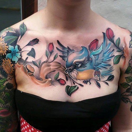 цветная тату на женской груди