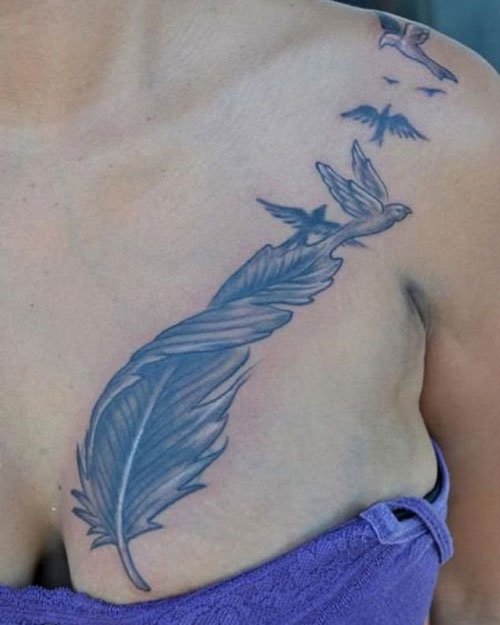 татуировка на женской груди