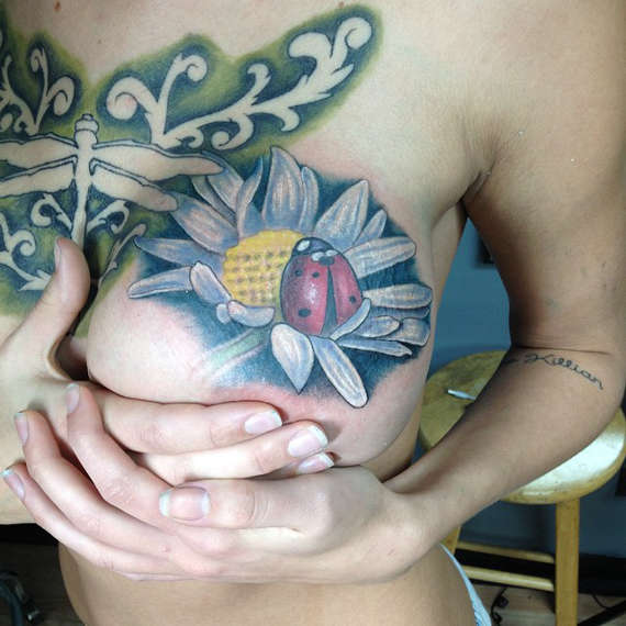 идеи татуировки для девушек на груди