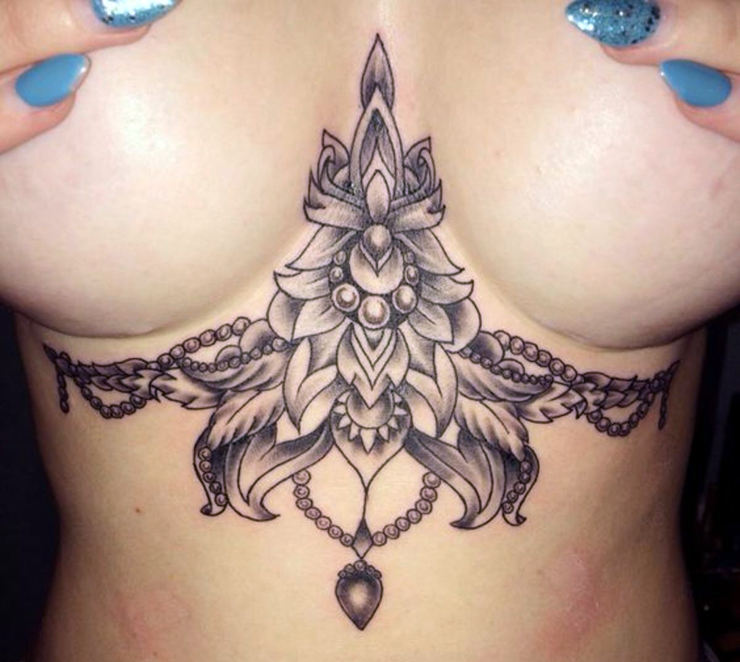 татуировка на левой груди женские