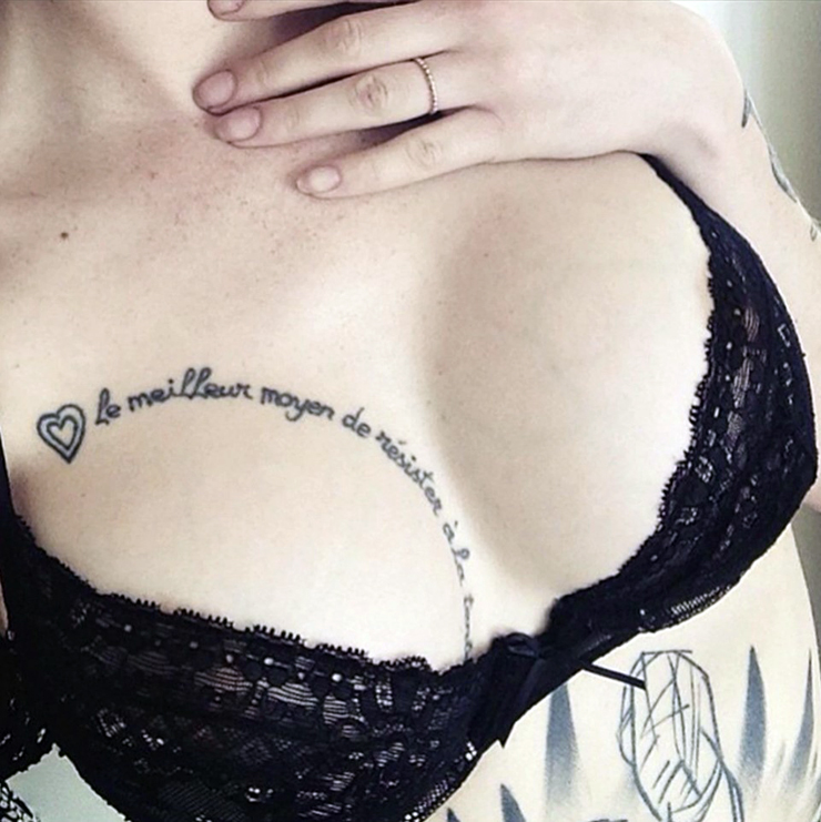 фото татуировки для девушек на груди