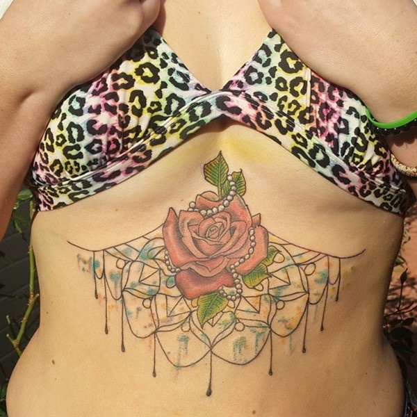 татуировки для девушек на грудной клетке