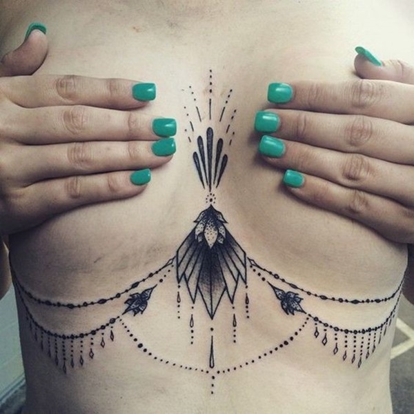 татуировки женские на грудь